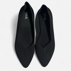 MIA Kerri Slip-On Flats in Black with Pointed Toe Size 9
